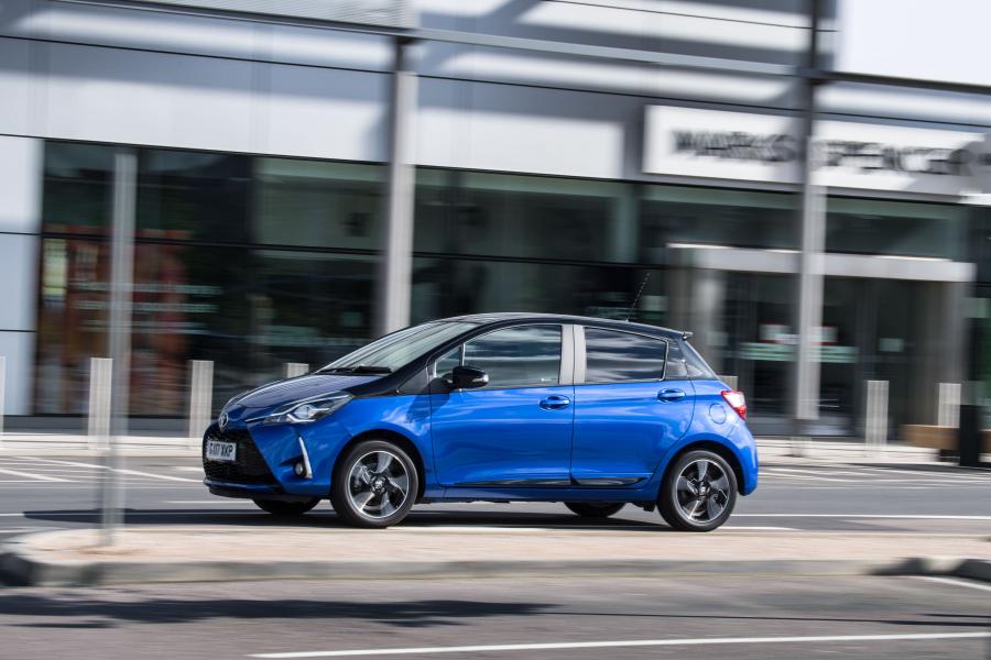  Toyota Yaris Bi-Tone 2017 года  (UK) (фото 5 из 40)